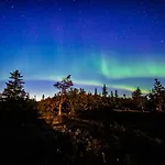 Erae, Kahden Makuuhuoneen Kelomoekki, Lukuisten Polkujen, Polkupyoeraereitin Sekae Kalaisan Tunturilammen Vieressae * Syöte