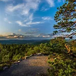 Erae, Kahden Makuuhuoneen Kelomoekki, Lukuisten Polkujen, Polkupyoeraereitin Sekae Kalaisan Tunturilammen Vieressae Vakantiehuis