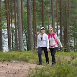 Vakantiehuis Erae, Kahden Makuuhuoneen Kelomoekki, Lukuisten Polkujen, Polkupyoeraereitin Sekae Kalaisan Tunturilammen Vieressae *