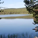 Erae, Kahden Makuuhuoneen Kelomoekki, Lukuisten Polkujen, Polkupyoeraereitin Sekae Kalaisan Tunturilammen Vieressae *
