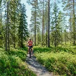 Vakantiehuis Erae, Kahden Makuuhuoneen Kelomoekki, Lukuisten Polkujen, Polkupyoeraereitin Sekae Kalaisan Tunturilammen Vieressae *