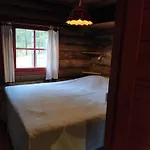 Erae, Kahden Makuuhuoneen Kelomoekki, Lukuisten Polkujen, Polkupyoeraereitin Sekae Kalaisan Tunturilammen Vieressae Vakantiehuis Syöte