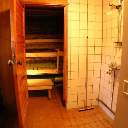Feriehus Erae, Kahden Makuuhuoneen Kelomoekki, Lukuisten Polkujen, Polkupyoeraereitin Sekae Kalaisan Tunturilammen Vieressae *