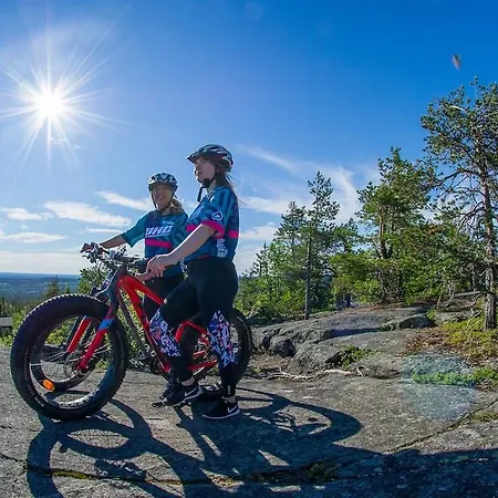 Erae 26, Kahden Makuuhuoneen Kelomoekki Syoetteellae Valaistun Ladun Vieressae