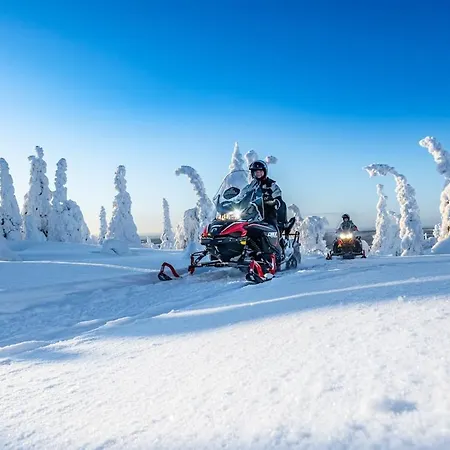 Erae, Kahden Makuuhuoneen Kelomoekki, Lukuisten Polkujen, Polkupyoeraereitin Sekae Kalaisan Tunturilammen Vieressae