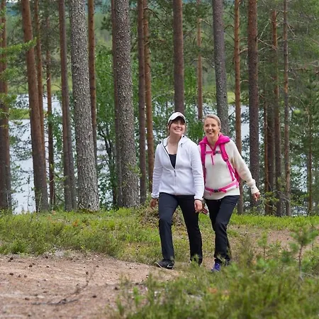 Feriehus Erae, Kahden Makuuhuoneen Kelomoekki, Lukuisten Polkujen, Polkupyoeraereitin Sekae Kalaisan Tunturilammen Vieressae *
