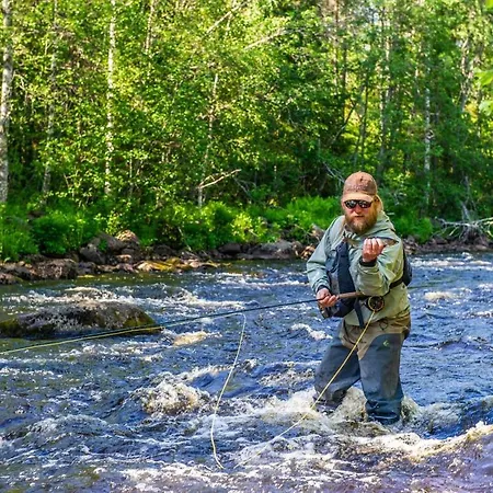 Erae 26, Kahden Makuuhuoneen Kelomoekki Syoetteellae Valaistun Ladun Vieressae 度假居 *