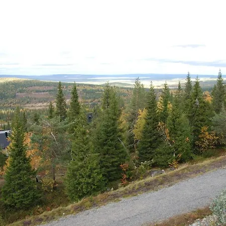 Erae 26, Kahden Makuuhuoneen Kelomoekki Syoetteellae Valaistun Ladun Vieressae *