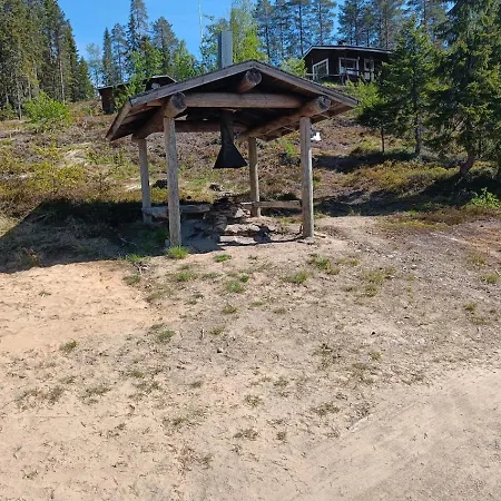 Vakantiehuis Erae, Kahden Makuuhuoneen Kelomoekki, Lukuisten Polkujen, Polkupyoeraereitin Sekae Kalaisan Tunturilammen Vieressae
