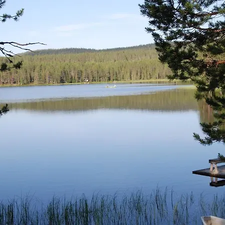 Erae 26, Kahden Makuuhuoneen Kelomoekki Syoetteellae Valaistun Ladun Vieressae *